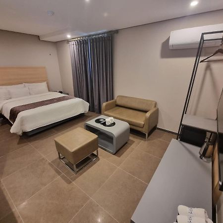 Yeoubi Hotel Чинджу Экстерьер фото
