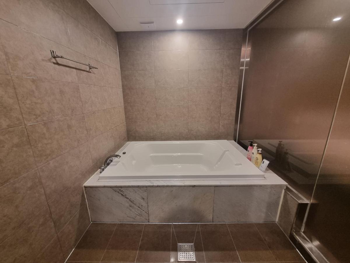 Yeoubi Hotel Чинджу Экстерьер фото